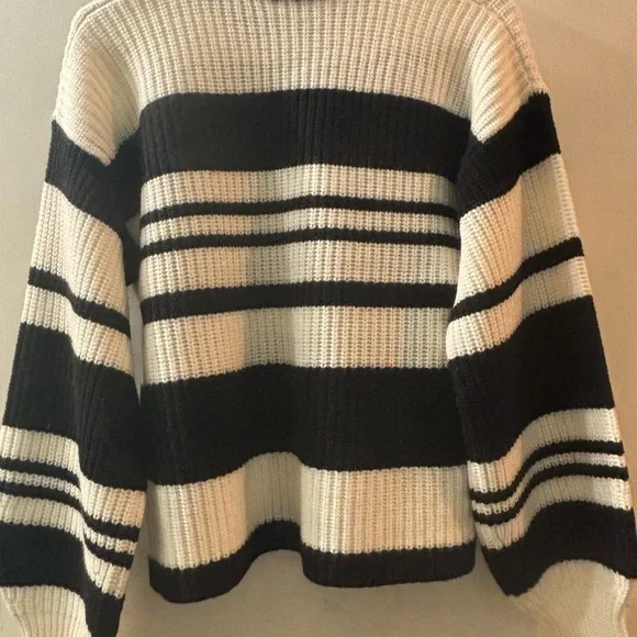 Equipment Femme • Soft • 100% Wool • Black and White (off white) Striped Sweater - Picture 5 of 16